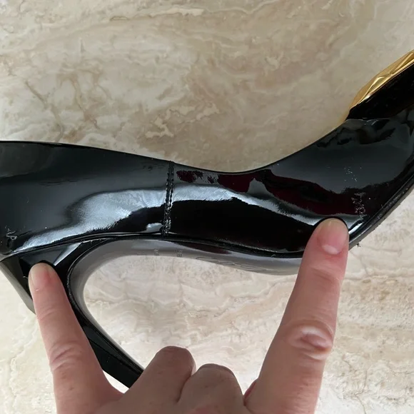 Roger Vivier patent leather gold logo high heels shoes 35,5 us 5,5